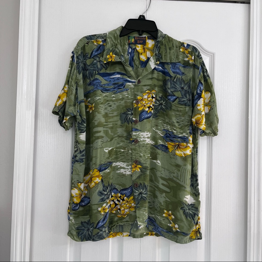 Roundy Bay mens short sleeve floral Hawaiian shirt green small